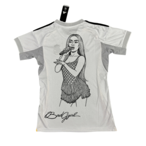 Real Madrid x Bad Gyal camiseta