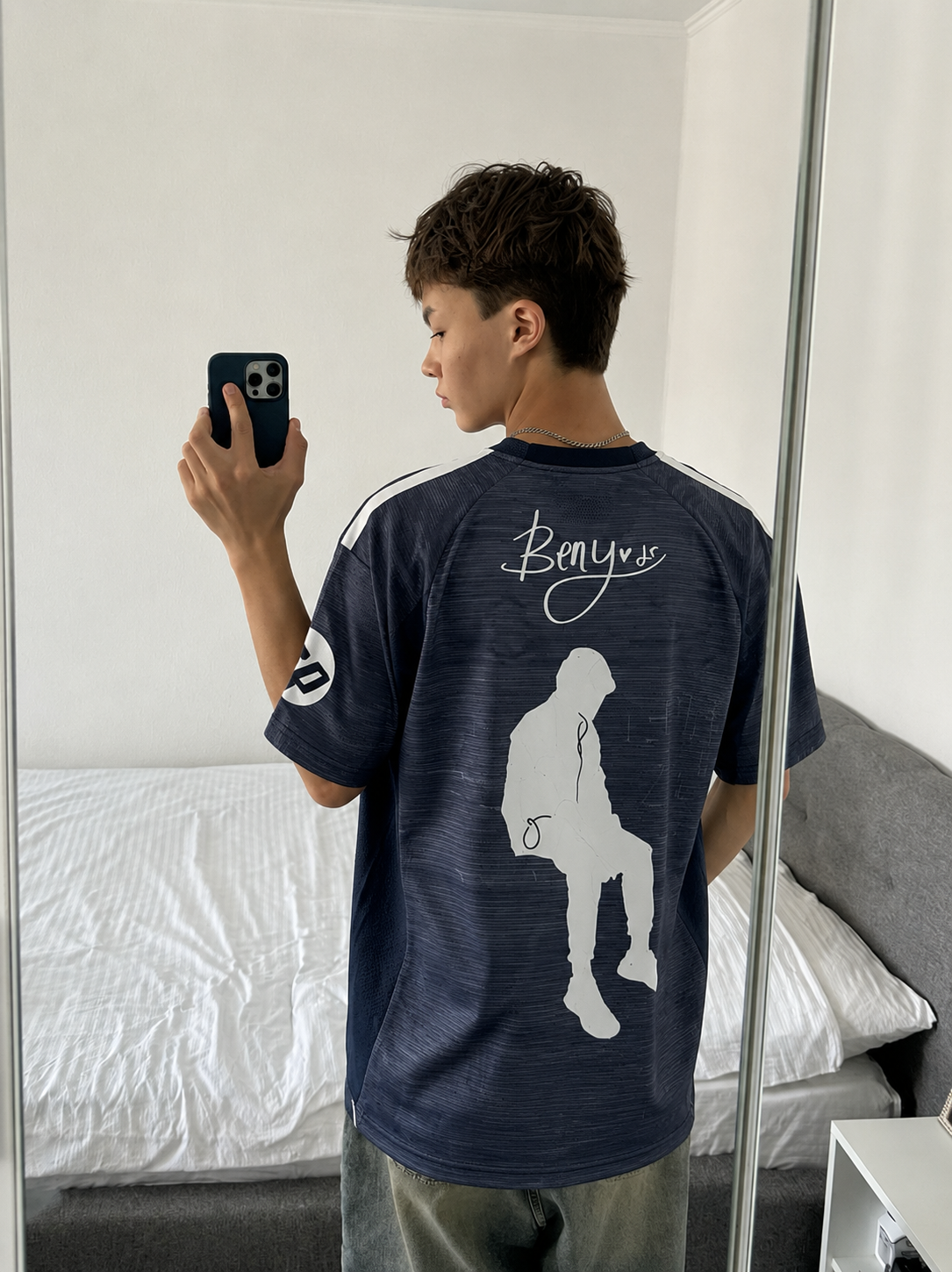 Foto de Claudia Hernández con su camiseta