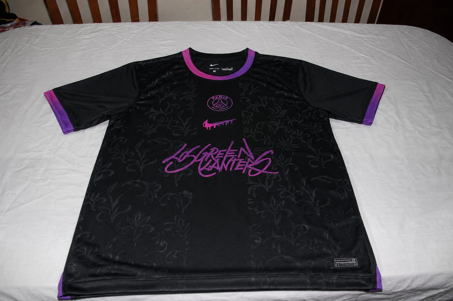 Foto de Javier López con su camiseta