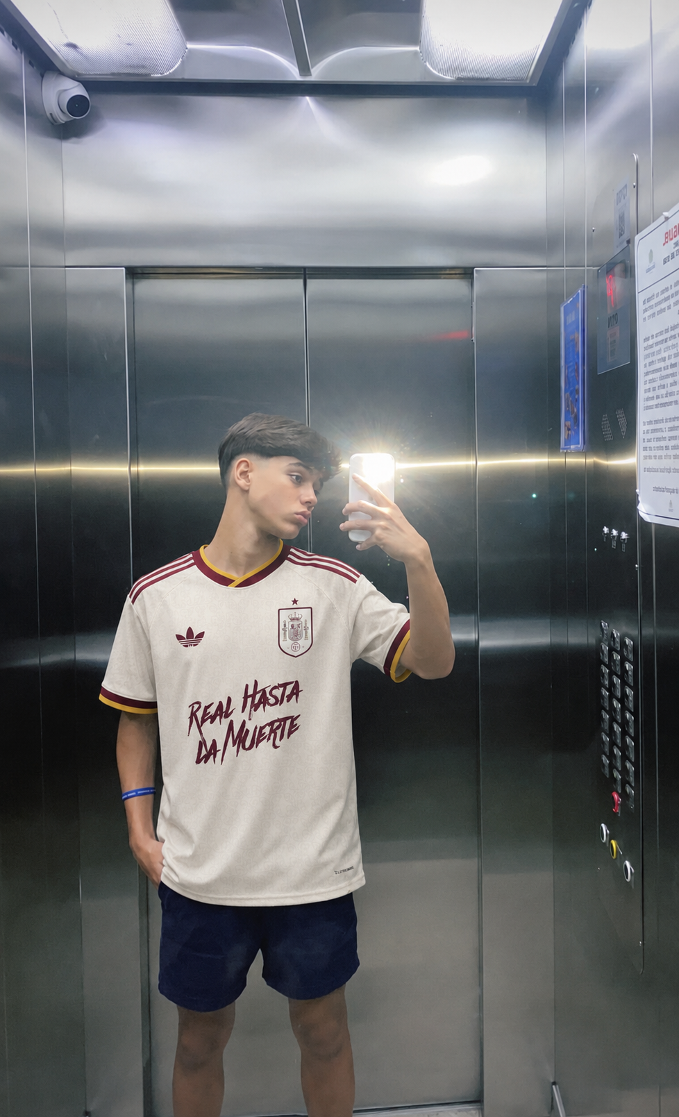 Foto de Paula Sánchez con su camiseta