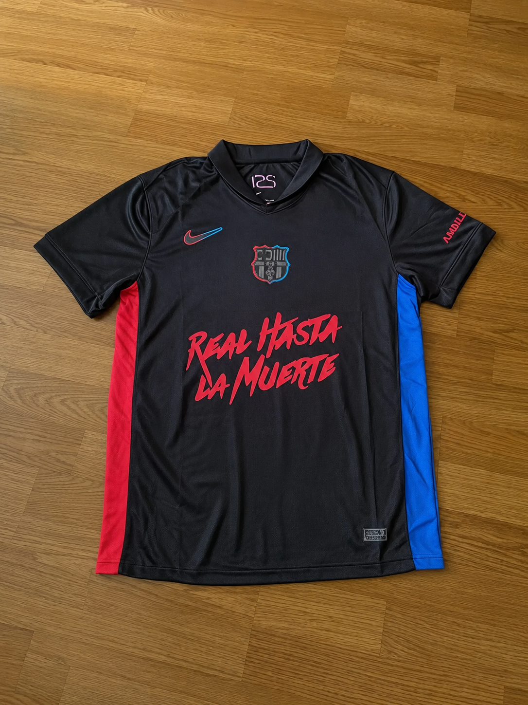 Foto de Álvaro Romero con su camiseta