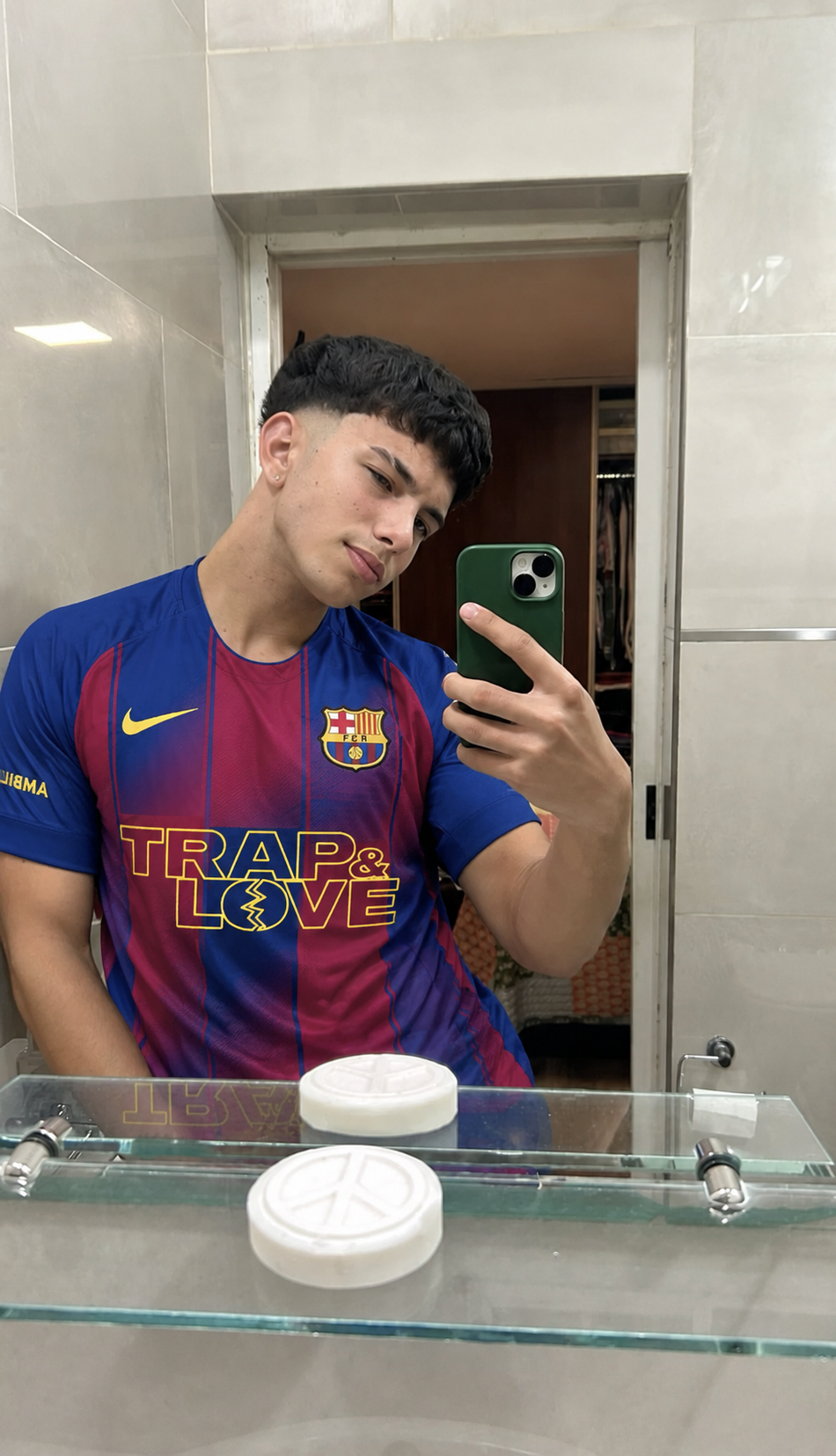 Foto de Alejandro Ruiz con su camiseta