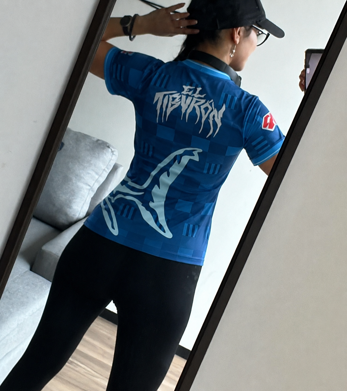 Foto de Elena López con su camiseta